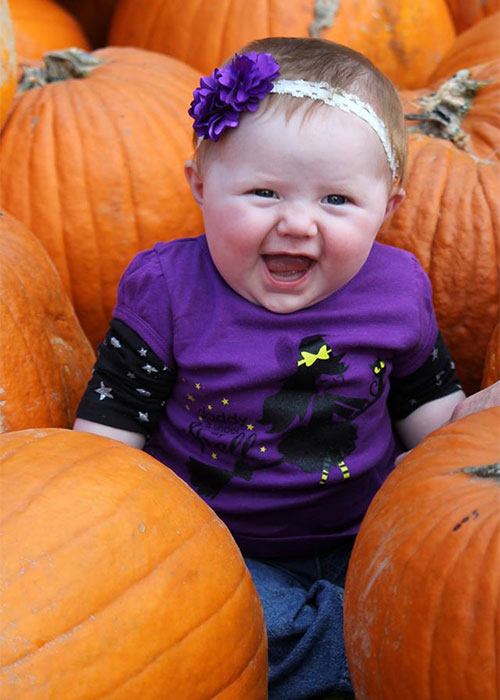 Pose for our festive fall photo opportunities at Shaw Farms near Cincinnati, Ohio.